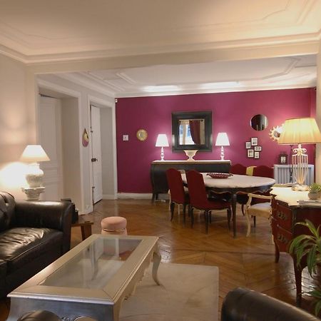 Two-Bedroom Apartment Champs-Elysées Parigi Esterno foto