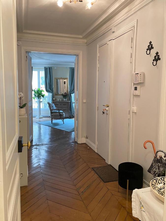 Two-Bedroom Apartment Champs-Elysées Parigi Esterno foto