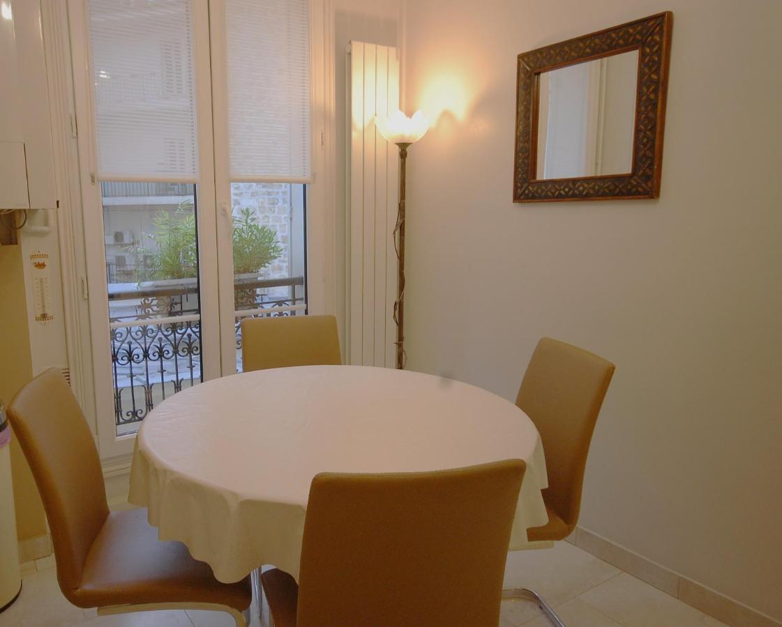 Two-Bedroom Apartment Champs-Elysées Parigi Esterno foto