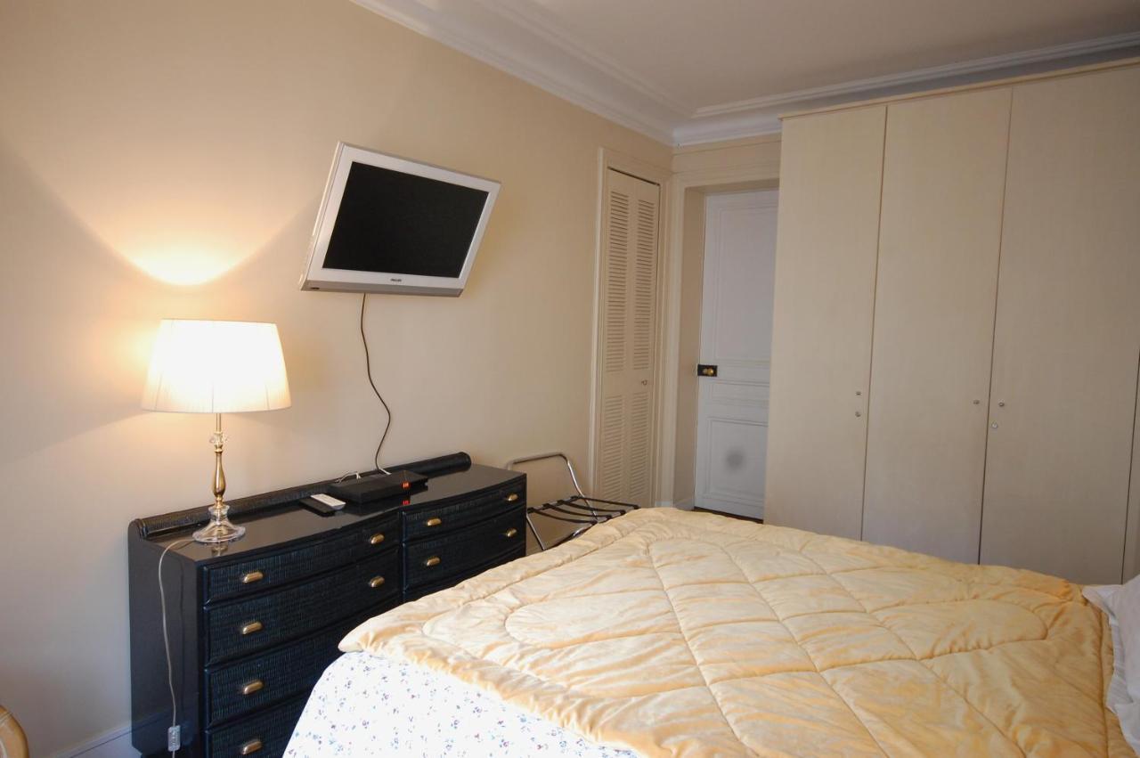 Two-Bedroom Apartment Champs-Elysées Parigi Esterno foto