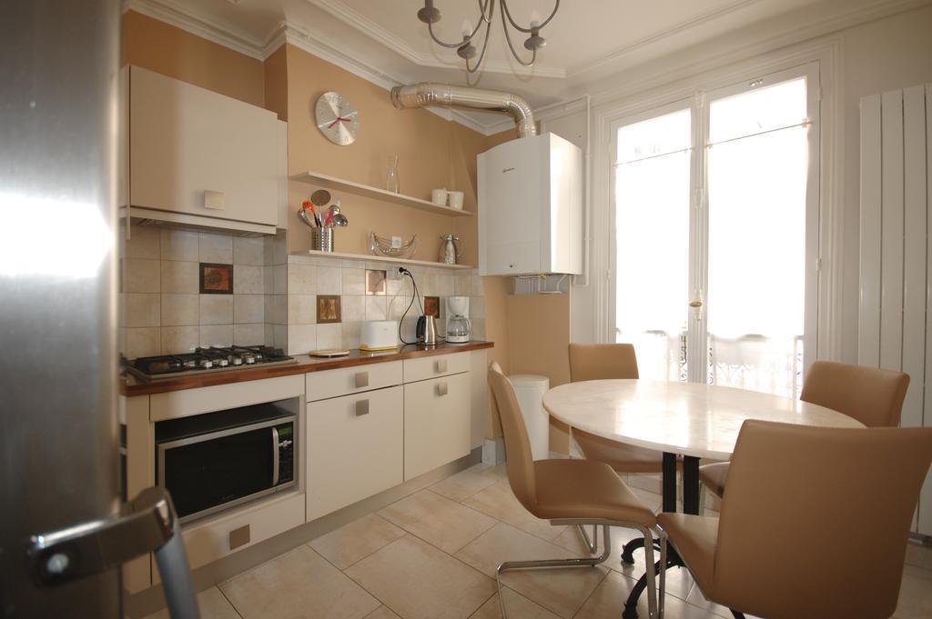 Two-Bedroom Apartment Champs-Elysées Parigi Esterno foto